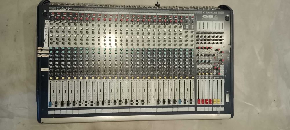 Mesa do som Soundcraft GB4