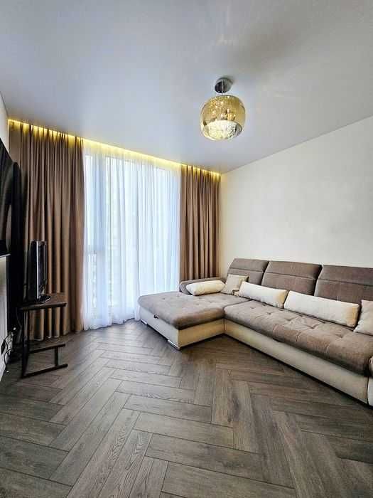 3 кімнатна квартира в ЖК "Лебединий" 1 хв від метро