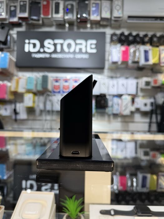 Б/У Зарядна станція 3 в 1 ESR EFC001O