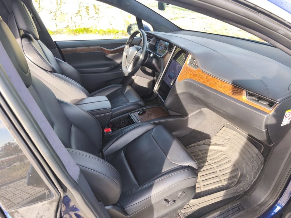 Tesla Model X 75D