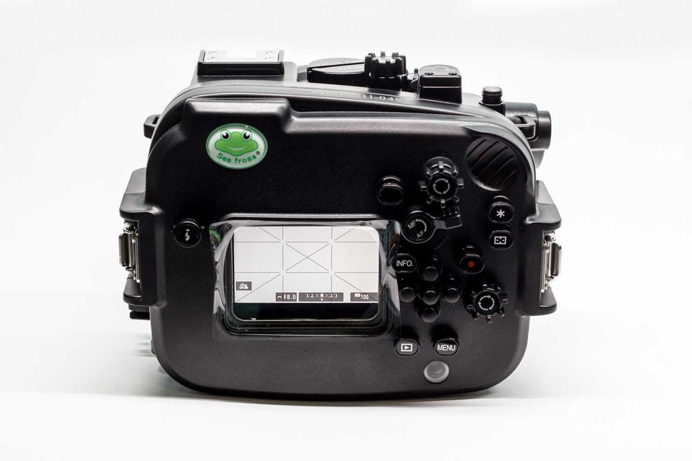 Canon M6 Mark II + caixa estanque Seafrogs + Acessórios