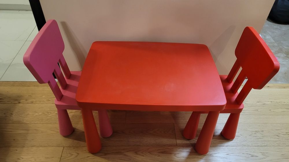 Stolik Mamut+2 krzesełka ikea