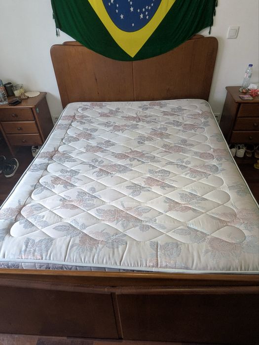 Cama de casal com colchão
