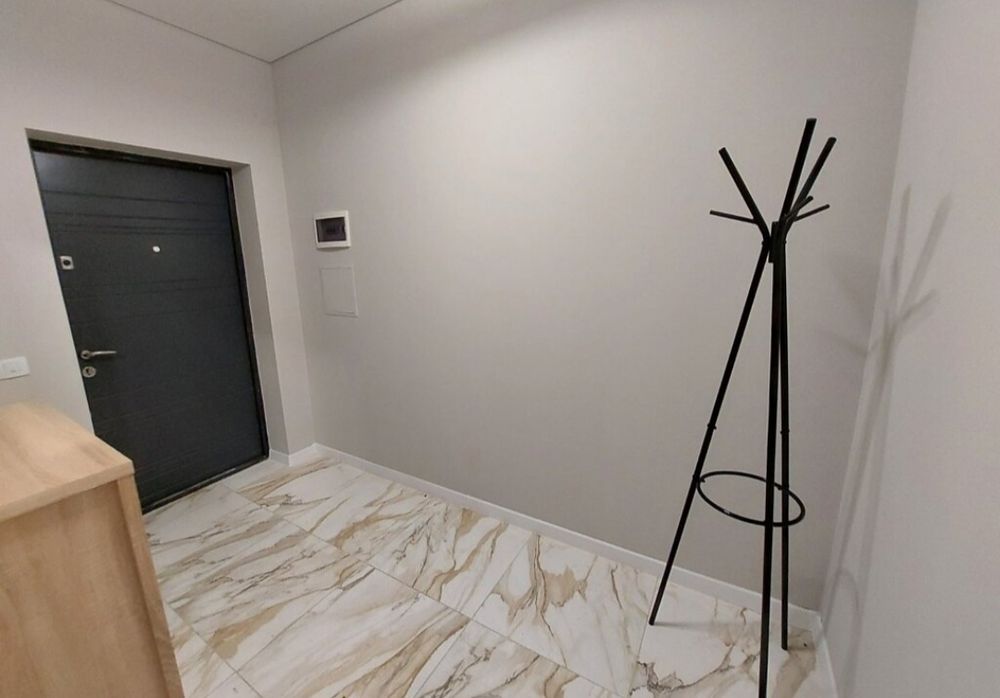 Здається 1-км.Біля Парку.