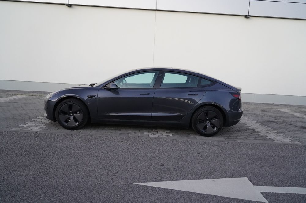 Tesla Model 3 RWD