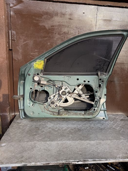 Дверь Додж страсус dodge stratus 95год