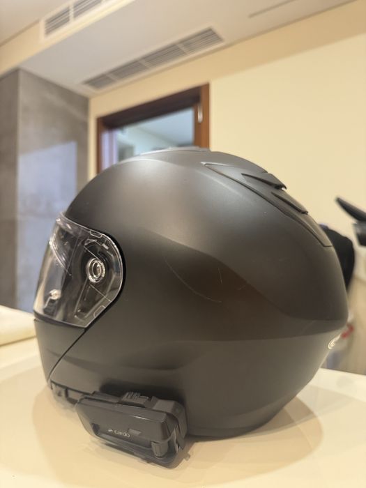 Capacete HJC com intercomunicador Cardo
