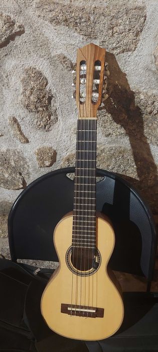 Rajao instrumento musical guitalele