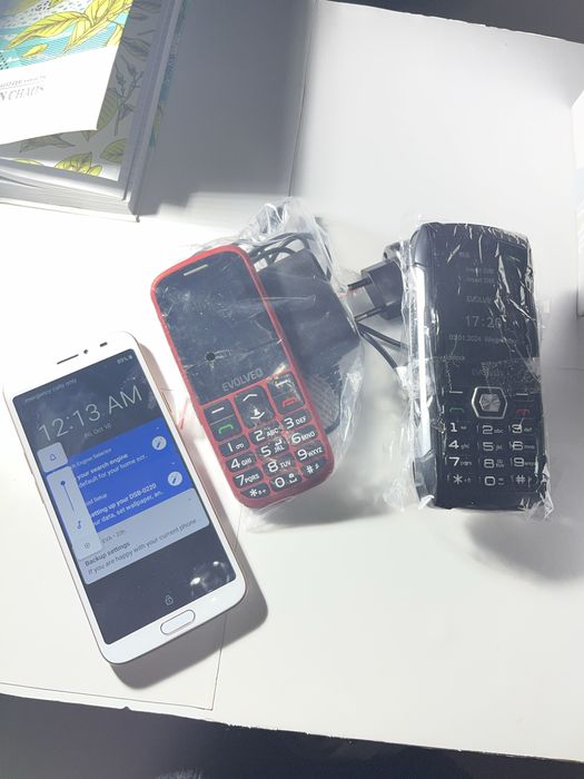 Телефон кнопочний. Мобільний .