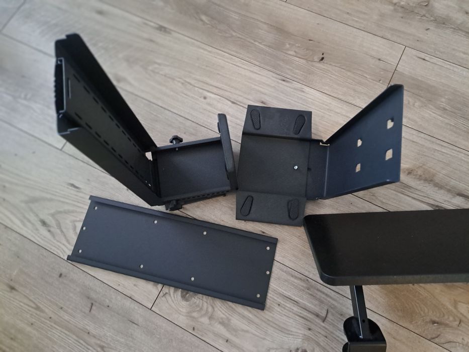 Uchwyt na komputer  i półka na monitor
