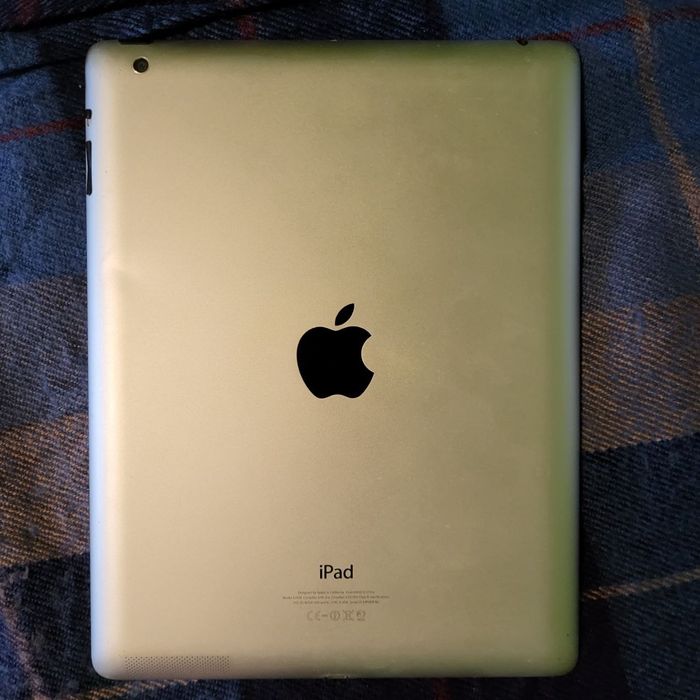 Apple iPad Retina (4 Gen) 16GB Wi-Fi black (MD910TU/A)