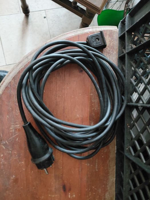 Extensão antiga em bom estado. A funcionar bem 5€