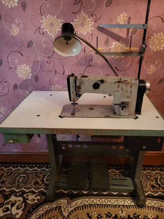 Машинка швейна промислова