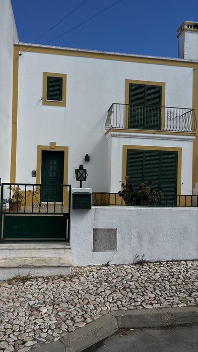 Moradia t4 com cave R/C 1 andar