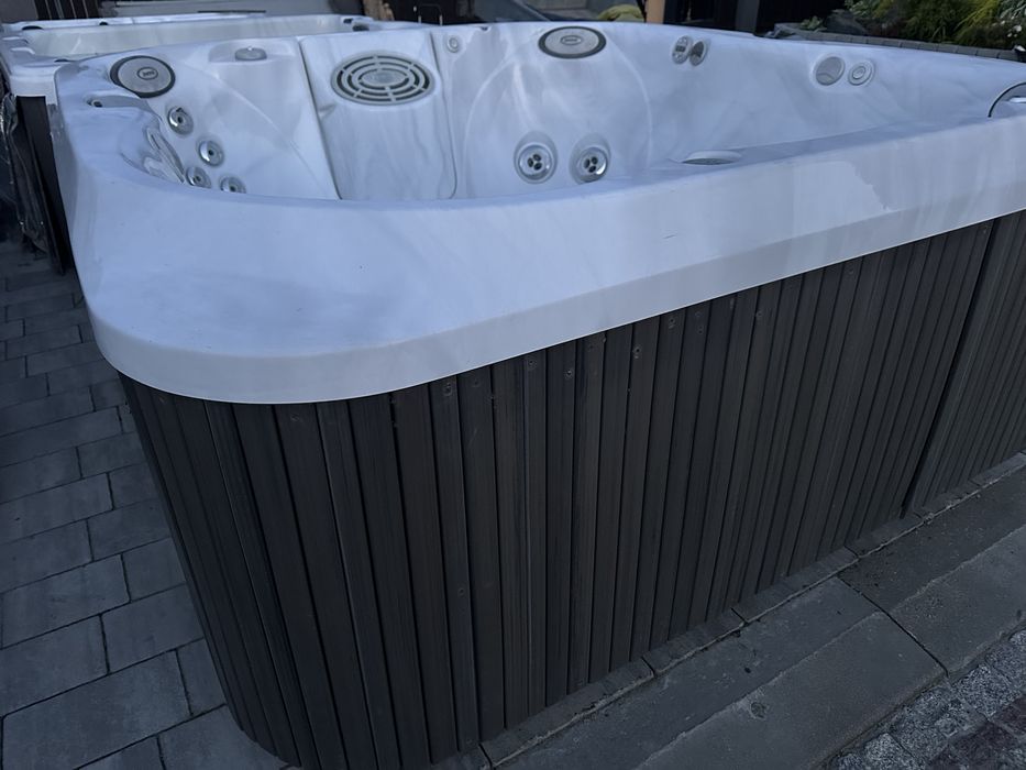 Amerykańskie jacuzzi JACUZZI J-365 7/8 osób 210x230