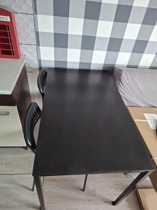 Czarny stół ikea