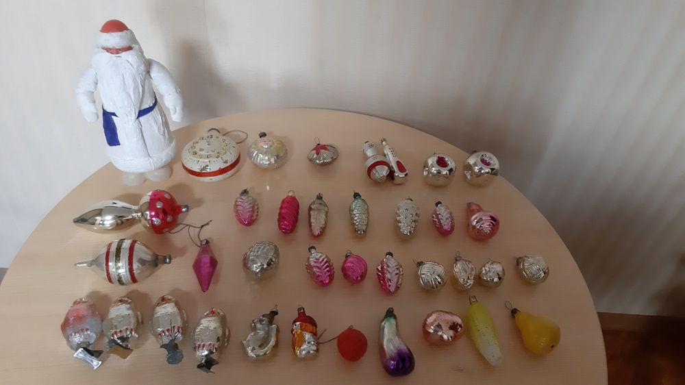 Продаються новорічні іграшки часів срср