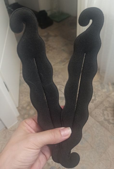 Набор аксессуаров для укладки волос в пучок и плетения кос и колоска.