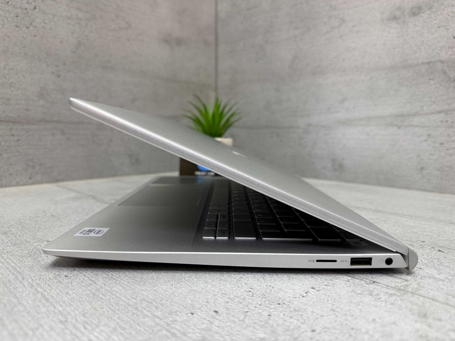 Стильний ноутбук Dell Inspiron 14 5401/i3-1005G1/14"/256gb ssd/8gb ddr4