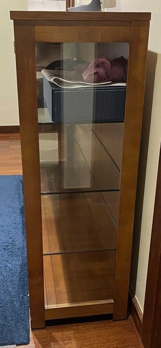 Vitrine em Madeira Nogueira