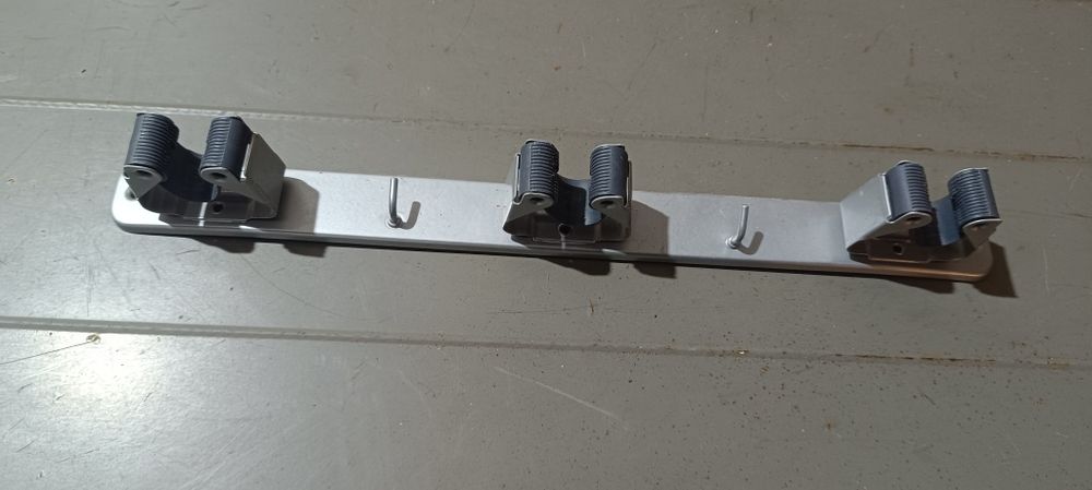 Cabide vassoura triplo