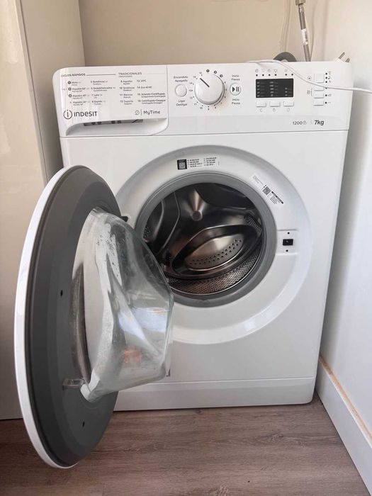 Máquina de lavar Indesit 7kg 1200rpm – como nova