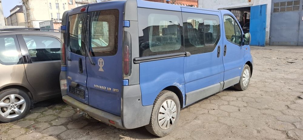 Opel Vivaro Renault Trafic diesel 9 osobowy hak zarejestrowany