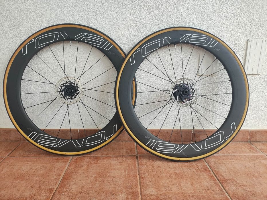 Rodas ROVAL CLX64 em carbono, originais.