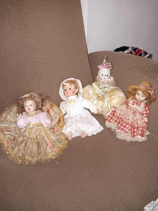 Bonecas em porcelana.