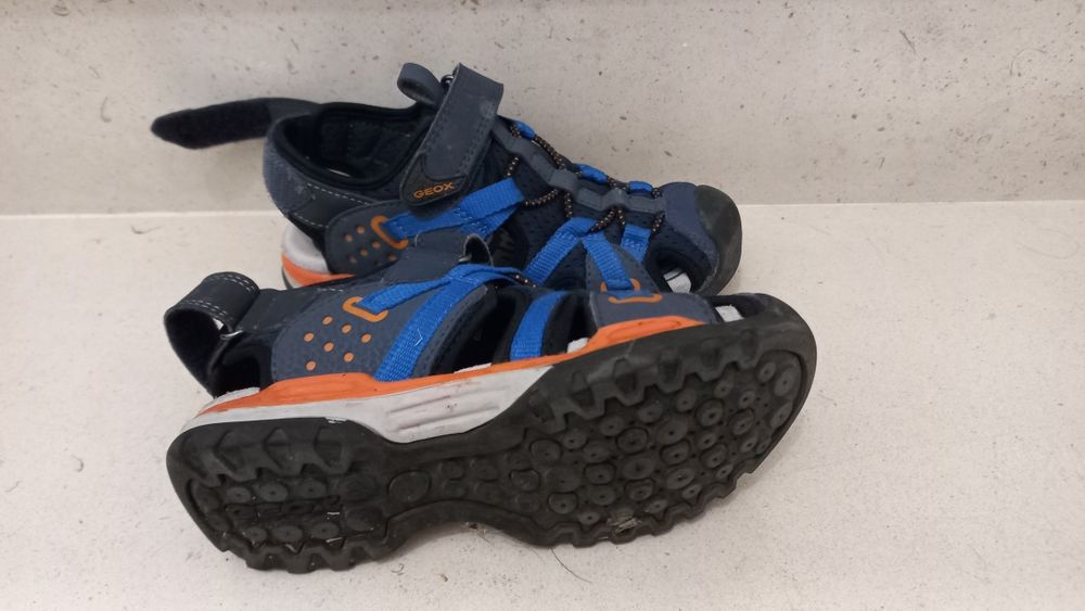 Sandálias criança Geox azul Como novas