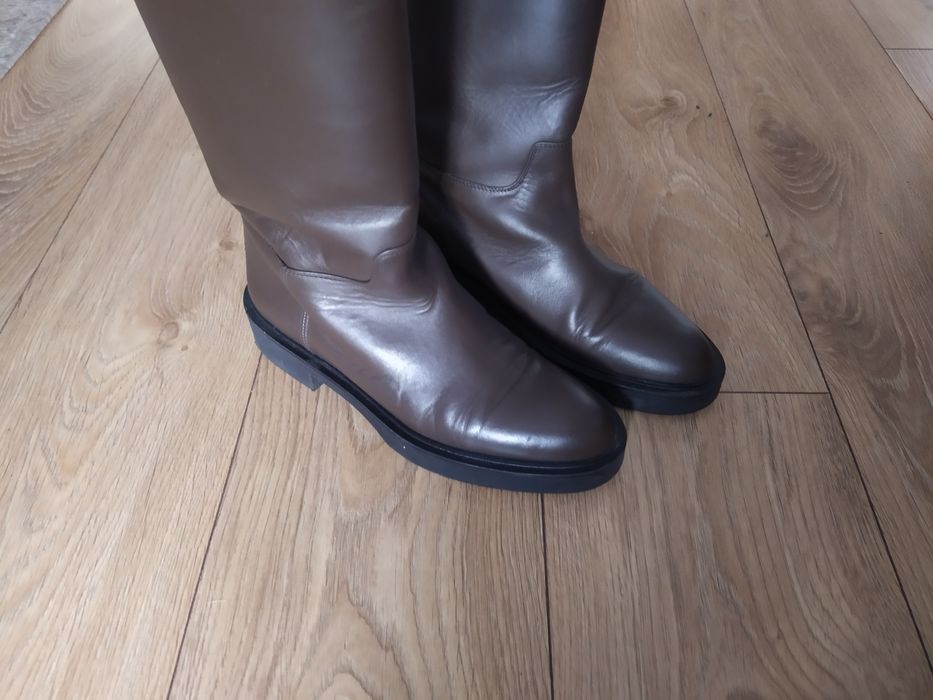 Skórzane kozaki na płaskiej podeszwie ZARA