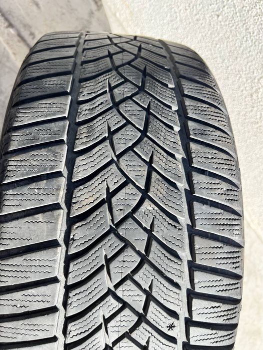 225/40/18 Good Year 2 pneus