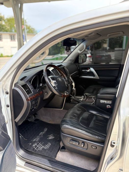 Toyota Land Cruiser 2012 200 (FL)