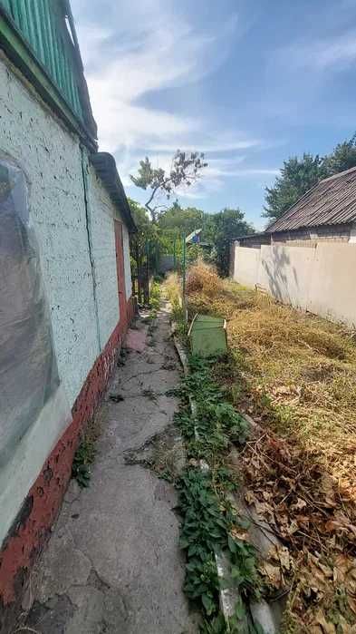 Продаж частини будинку у Заводському районі по вулиці Учительська.