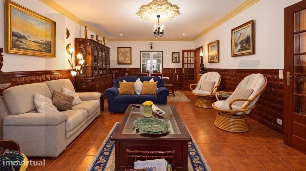 Moradia junto a Óbidos | 222 m2, garagem, sótão e excelente espaço ext