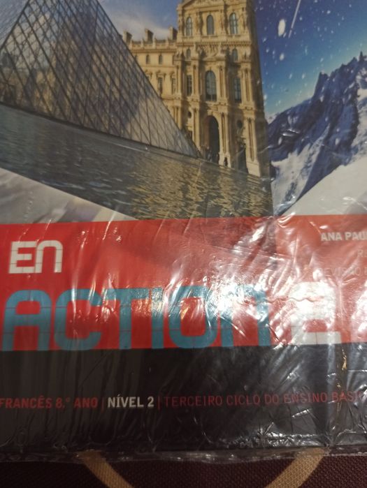 Livro escolar francês oitavo ano