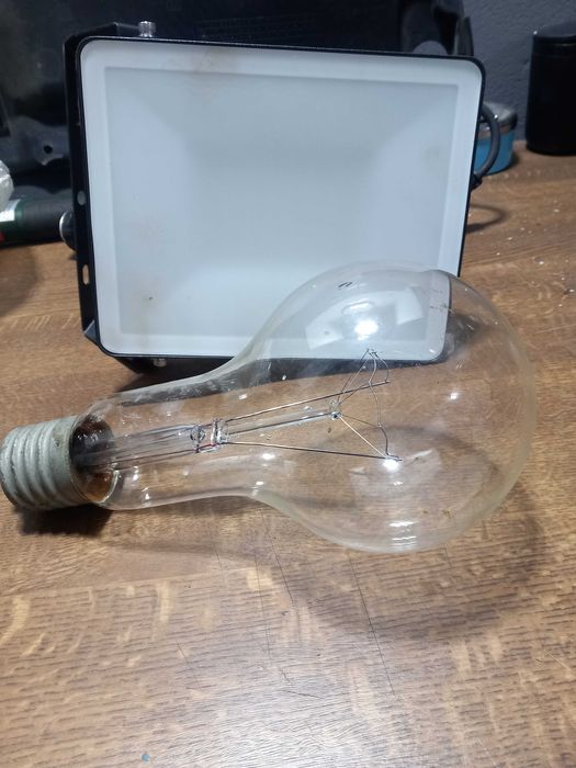 Lampa retro dobra do podkreślenia miejsca