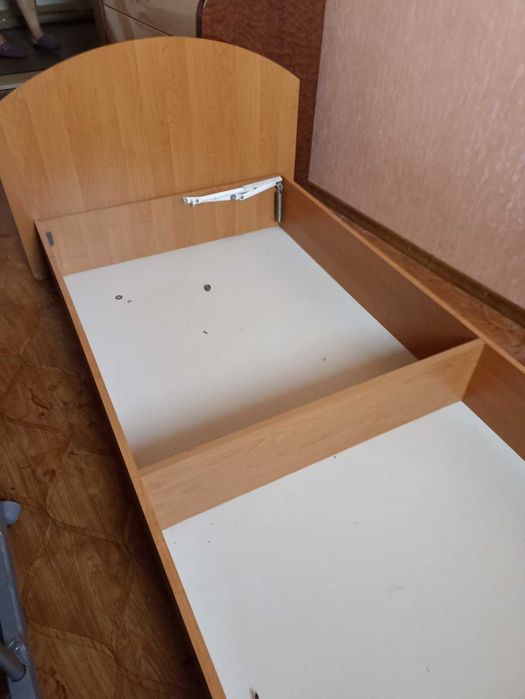 Ліжко односпальне