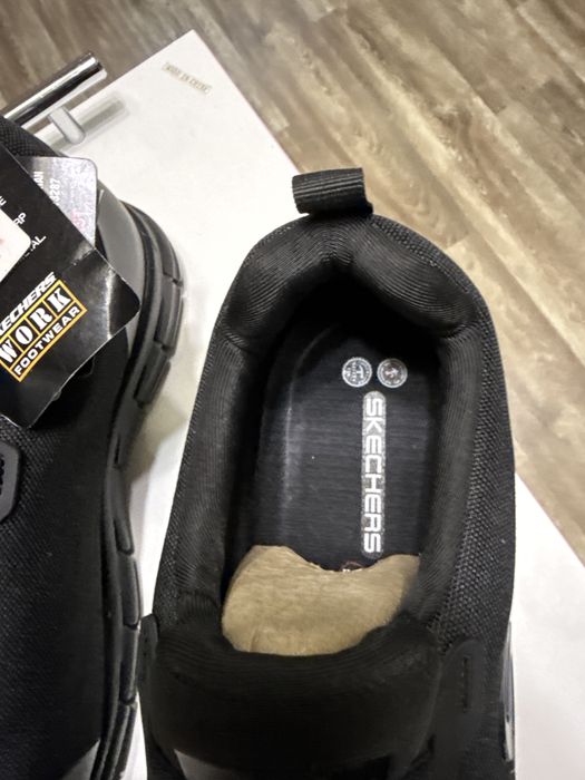 Кроссовки skecners