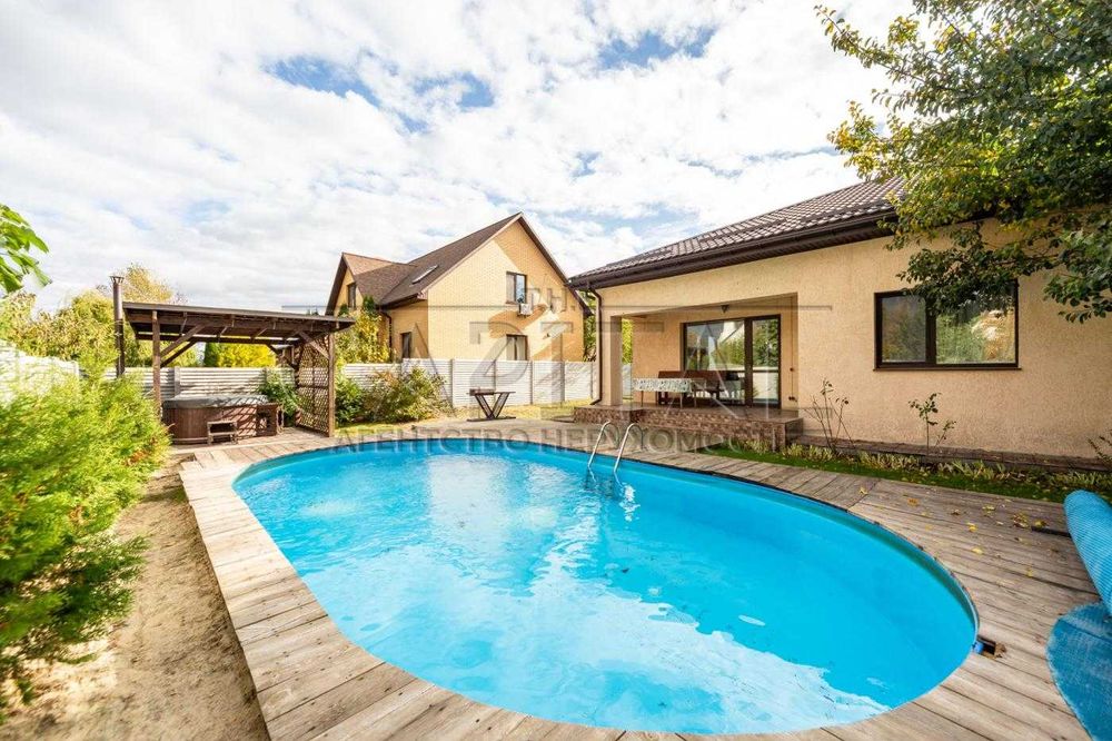 Продаж будиноку з басейном та чаном у м.Бориспіль 93м2, три спальні.