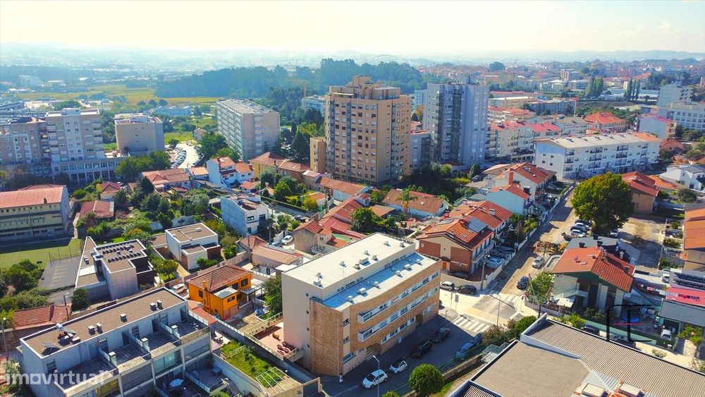 T3+1 com vivência de moradia, garagem fechada e terraço exclusivo de 8