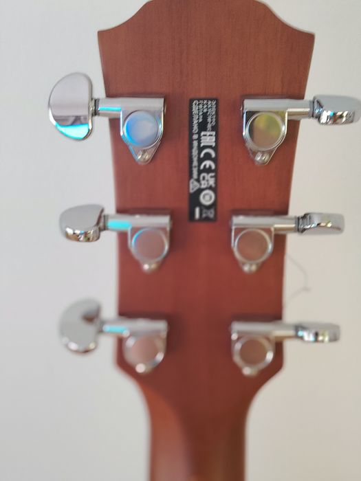 Guitarra smiacustica