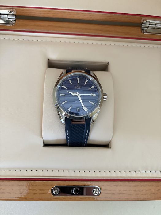 Продаж годинників Omega Speedmaster