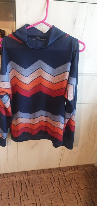 Bluzeczka z wycięciami