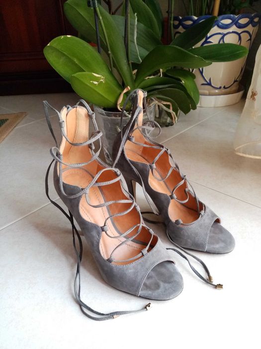 Sandália cinzenta
