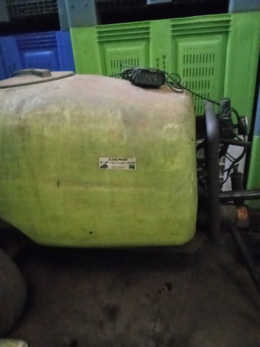 Pulverizador renovável Rocha turbina dupla 800litros comando elétrico.