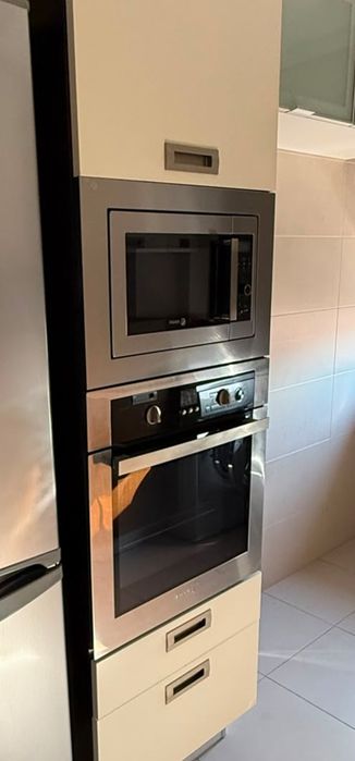 Forno e micro ondas de encastre