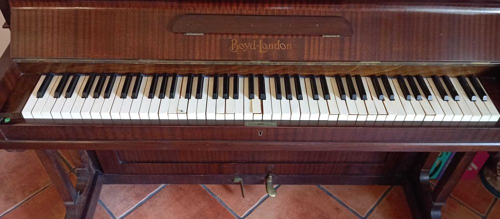 Piano Vertical Boyd London