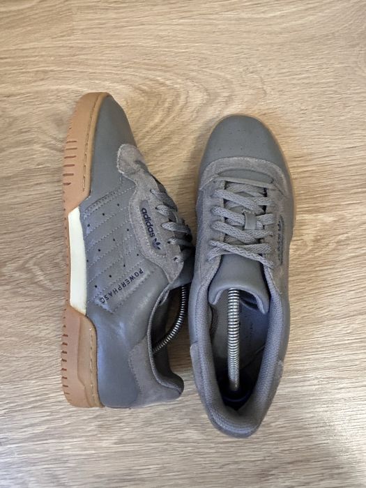 чоловічі кросівки Adidas Powerphase сірого кольору