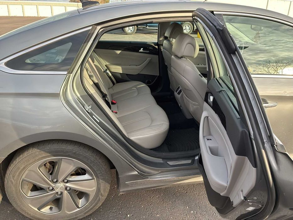 Hyundai Sonata Hybrid Limited      2017